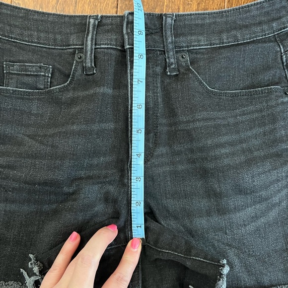 Universal Thread High-Rise Midi Cut-Off Jean Shorts in Dark Wash - Picture 5 of 10